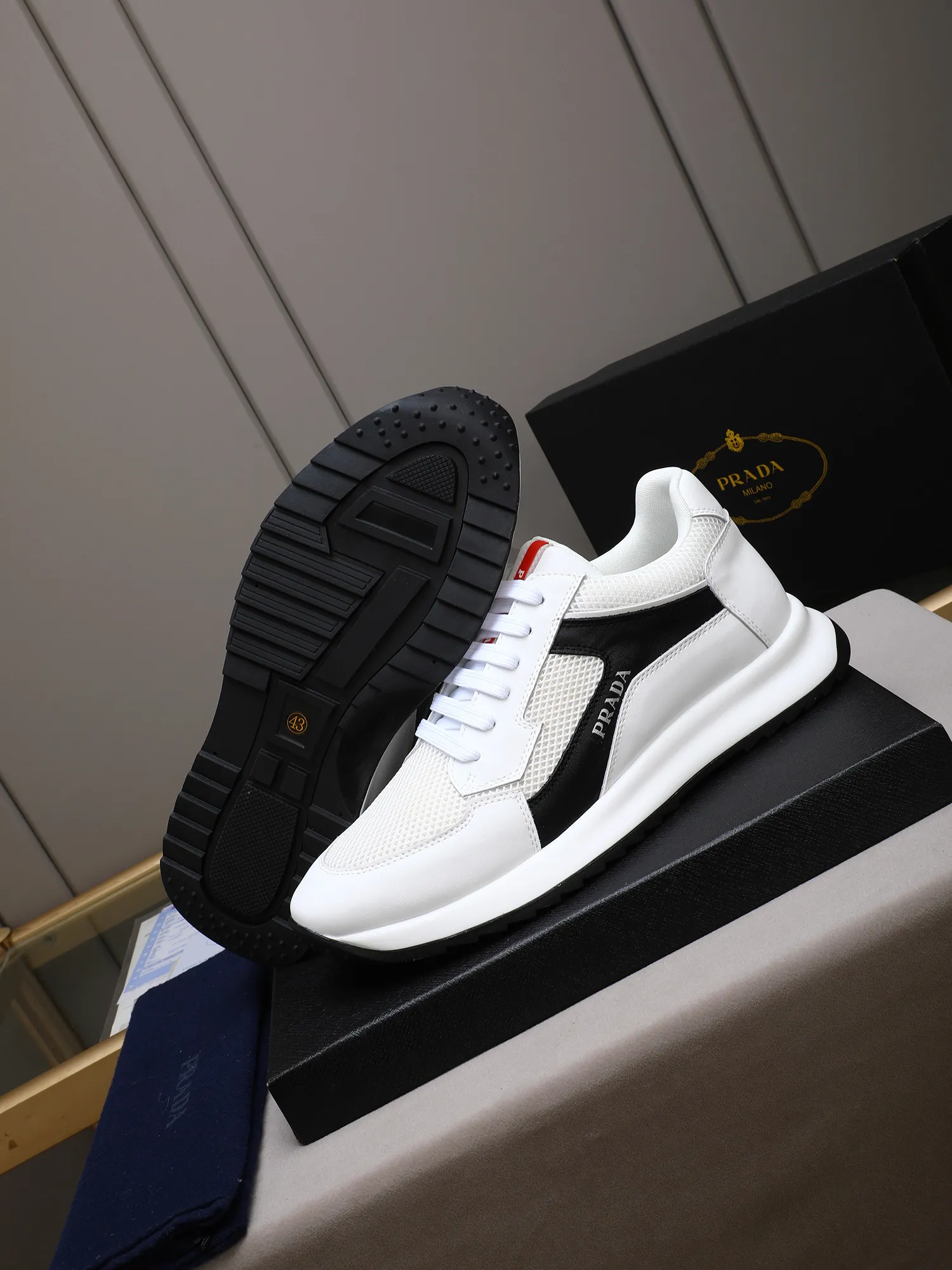 Men's shoes 💰460 Prada/Prada's new men's casual sports shoes, low-top lace-up sports shoes, fashionable and generous style, made of first-layer cowhide stitching and breathable mesh, soft, comfortable and breathable, tongue letter LOGO, finely crafted details, lightweight foam sole, fashionable and versatile! Size: 38-44 (45 customized)